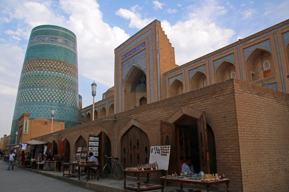 Travel blogger review 2016 - Kalta Minor minaret and Amin Chan medressa in Khiva, Uzbekistan