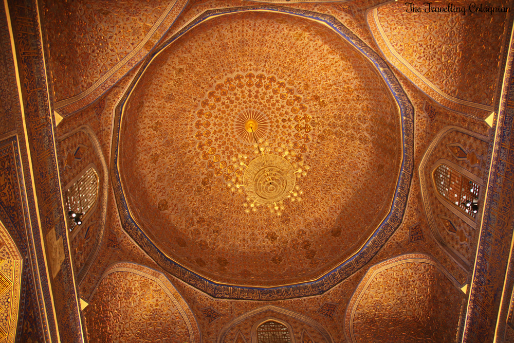 Die Juwelen von Samarkand - Gur-E-Amir Mausoleum - vergoldete Decke im Innenraum