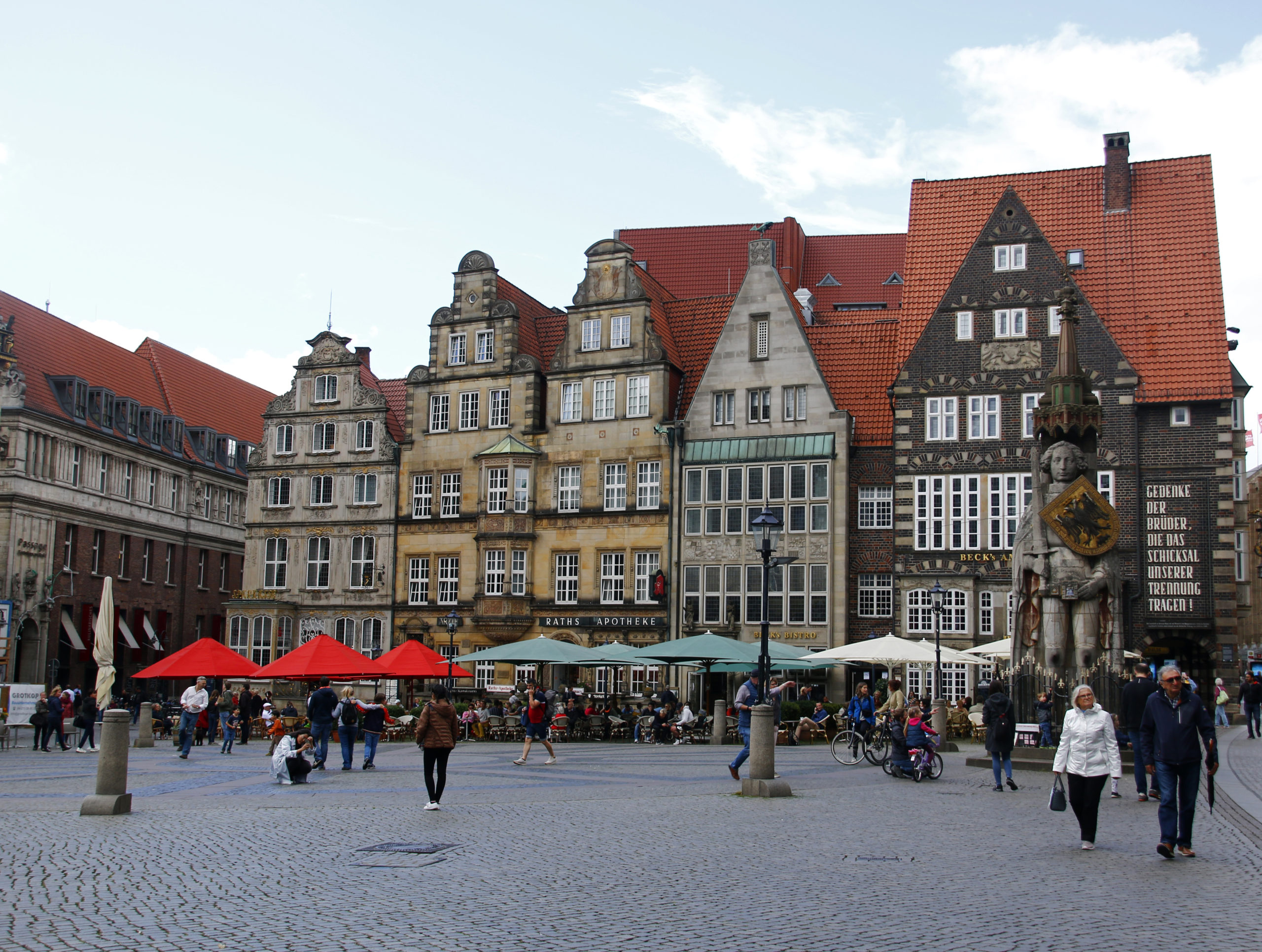 Die Kaufmannshäuser auf dem Marktplatz in Bremen gehören zu den schönsten Sehenswürdigkeiten