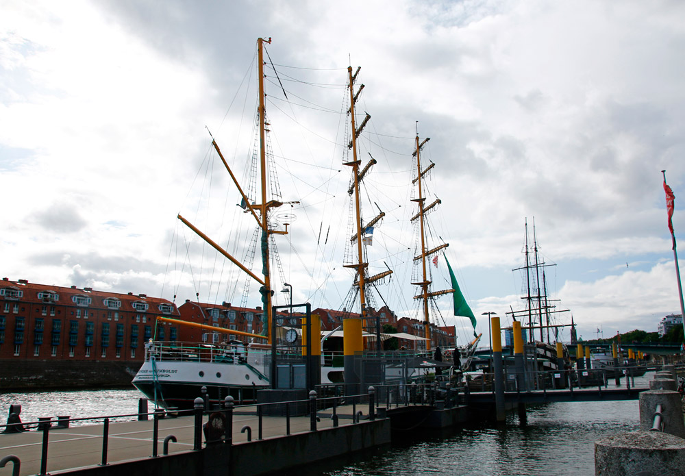 Die historischen Schiffe am Martinianleger in Bremen sind wunderschön.