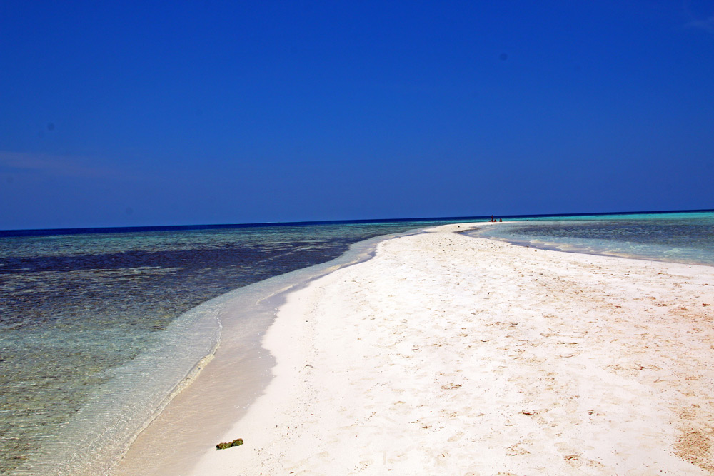 Sandbank auf der Insel Anbaraa