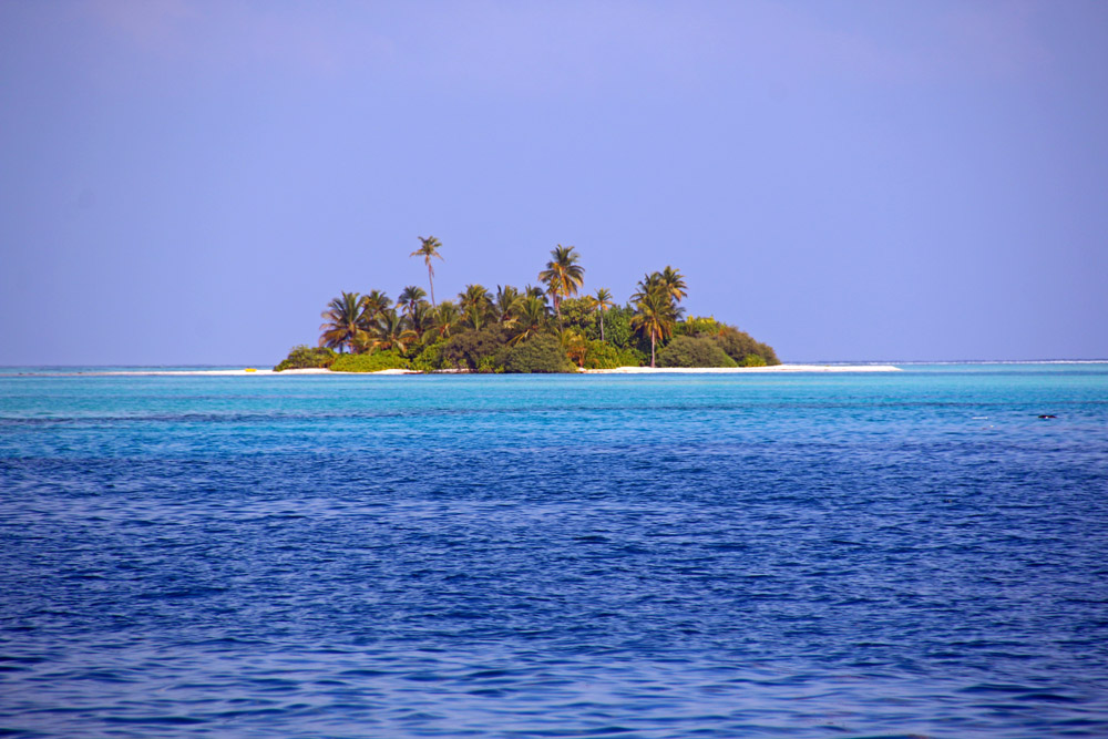 Unbewohnte Insel auf der Malediven Dhoni Kreuzfahrt