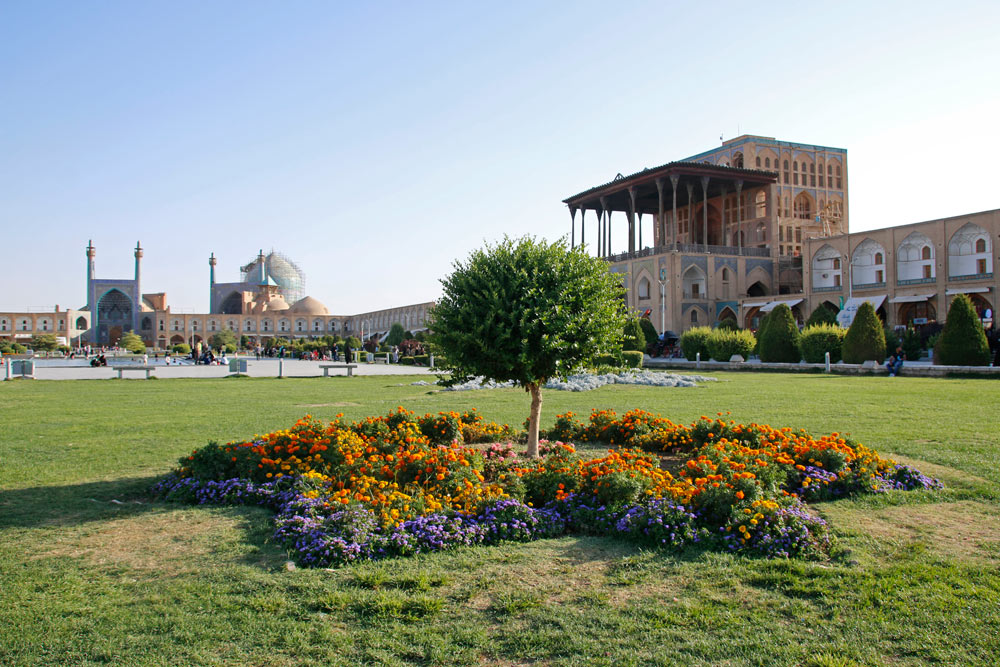 Der Naqsch-e Dschahan-Platz mit Blick auf den Ali-Qapu-Palast in Isfahan, Iran