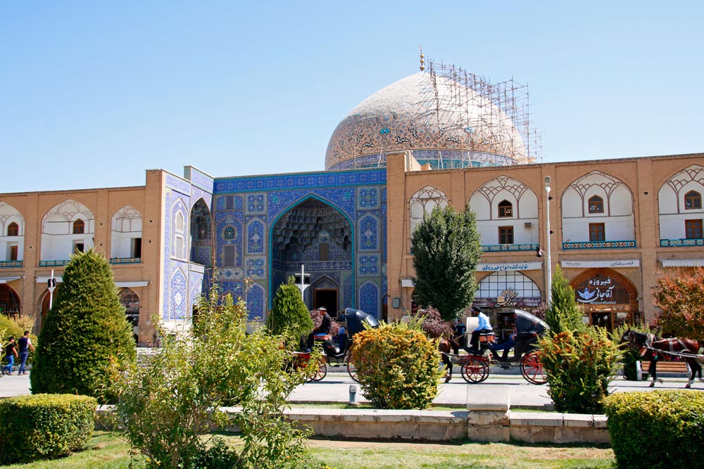 Scheich-Lotfollah-Moschee vom Naqsch-e Dschahan-Platz aus gesehen in Isfahan, Iran