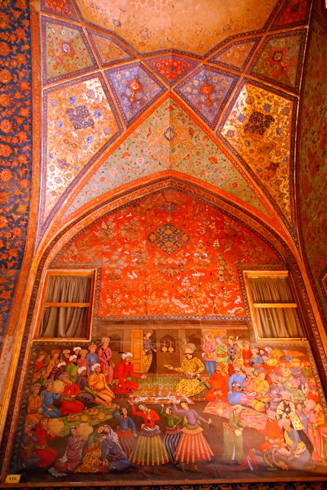 Königlicher Empfang auf einem Wandgemälde im Tschehel Sotun-Palast in Isfahan, Iran