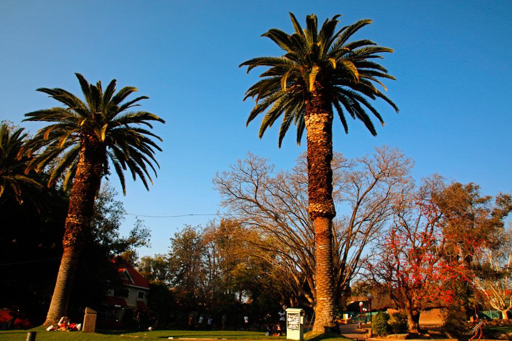 Park in der Nähe des Unabhängigkeits-Gedenkmuseums in Windhoek, Namibia