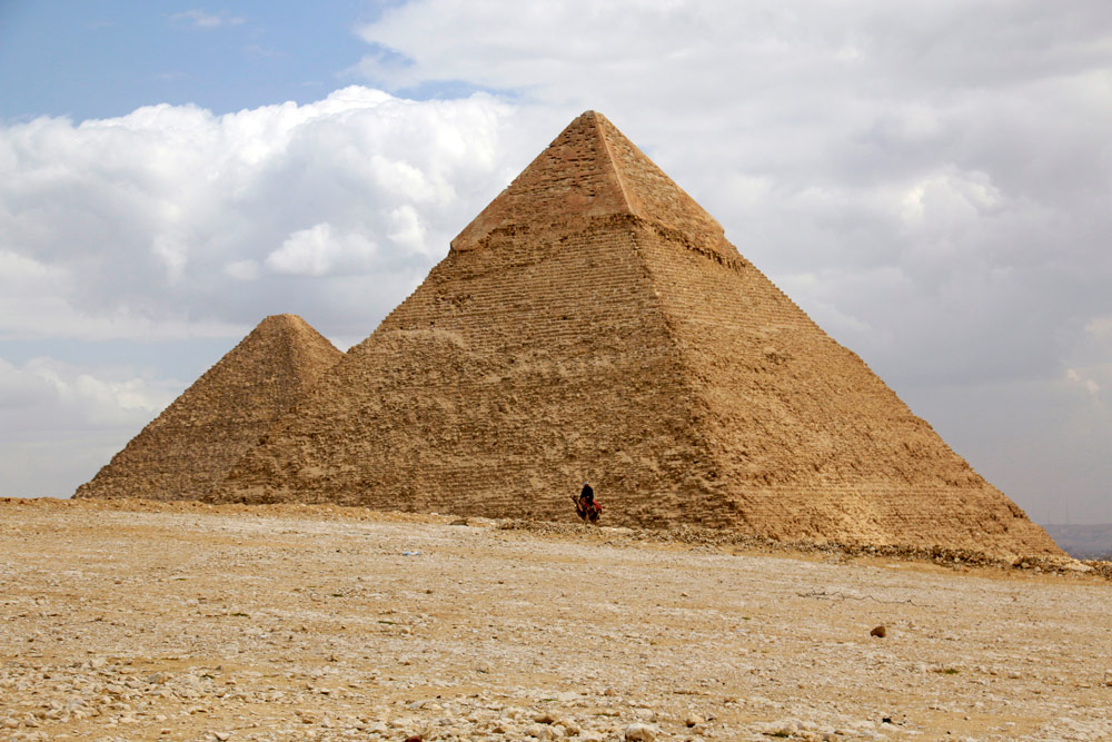 Die Chephren und die Cheops-Pyramide - zwei der sieben Pyramiden von Gizeh