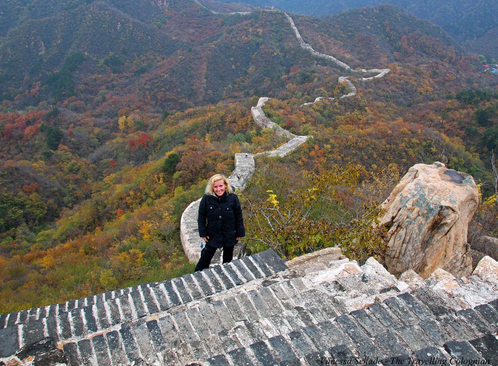 Auf der nicht-restaurierten Chinesischen Mauer in Longyuanyu in der Nähe von Peking
